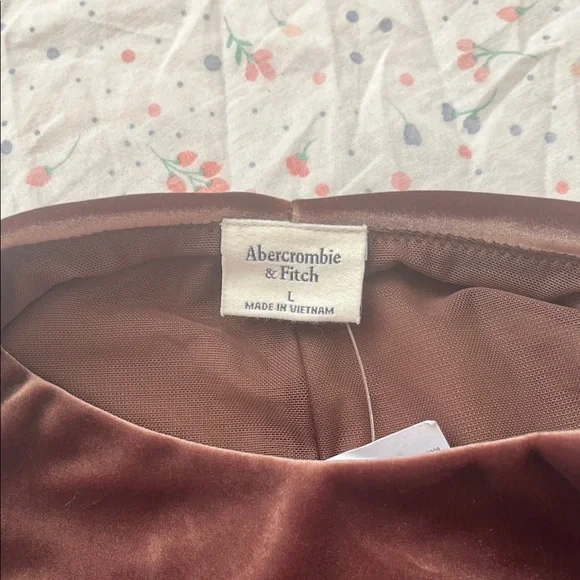 Abercrombie & Fitch Brown Short Sleeve Tee - Picture 2 of 4